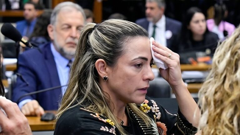 Soraya Thronicke é flagrada abatida após rejeição de indicado ao STF no Senado