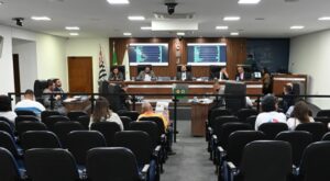 Famílias cobram mais atendimento para autistas em Jandira, e Câmara pressiona Prefeitura