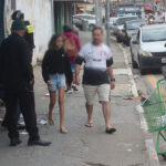 Moradores de Itapevi dizem viver abandono diário entre lixo nas calçadas, ruas esburacadas e insegurança
