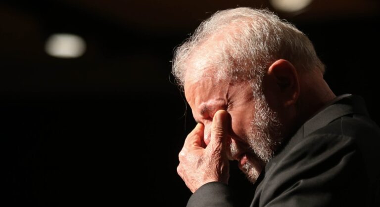 Nem R$ 10,9 bilhões seguraram o governo: Lula sofre semana dura no Congresso